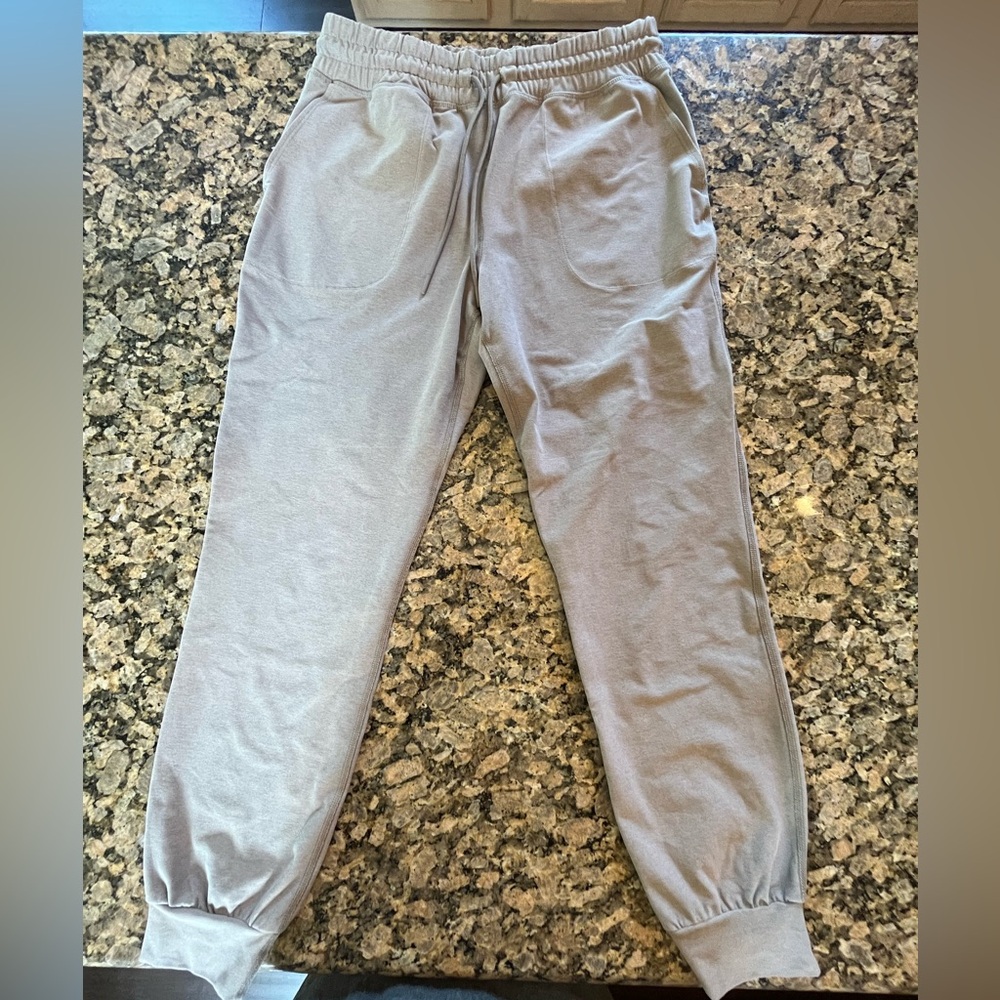 NWOT Beyond Yoga Joggers Taupe XS
